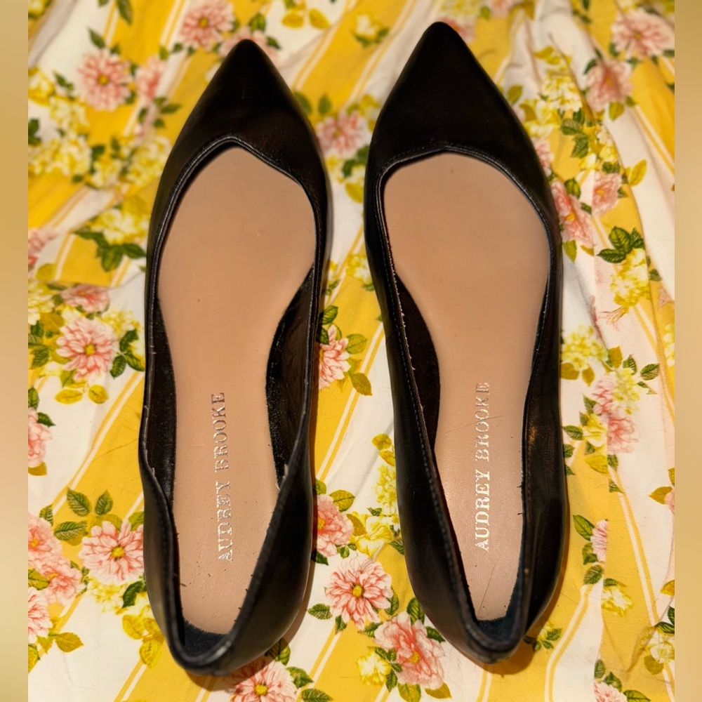 Audrey Brooke Black Nora Flats - Picture 2 of 9